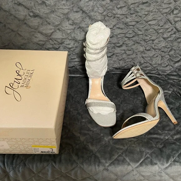 New - beautiful BM Heel - Picture 4 of 4